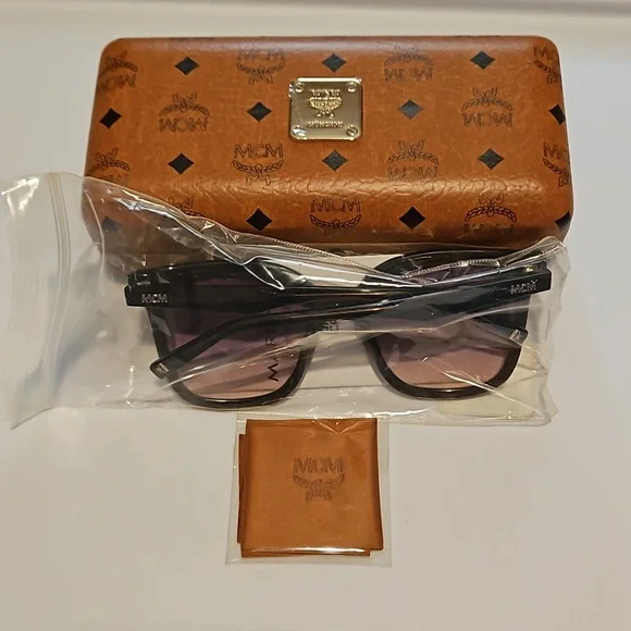 NWT MCM725S 52-20-140 grey sunglasses with hard case and cleaning cloth - Picture 9 of 15